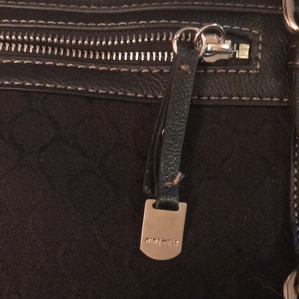 Black Nine West purse - Picture 2 of 6